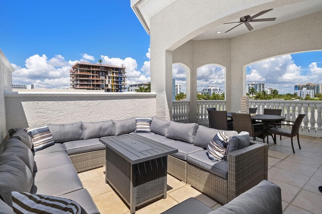 Building Photo - 514 N Birch Rd