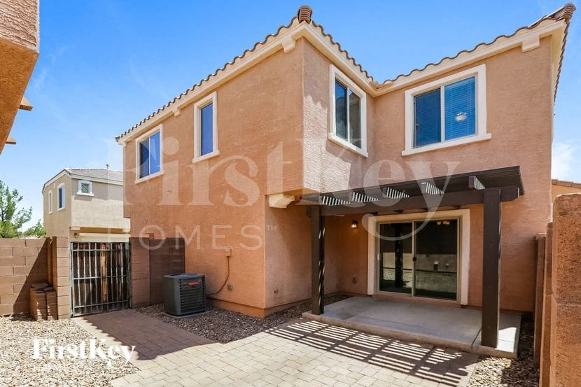 Building Photo - 2226 S Buckaroo Trail