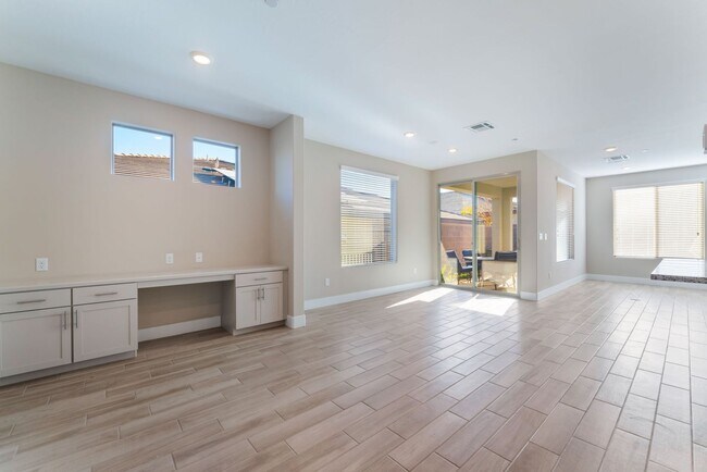Building Photo - A Meticulously Upgraded Townhouse  *Age Restricted 55+
