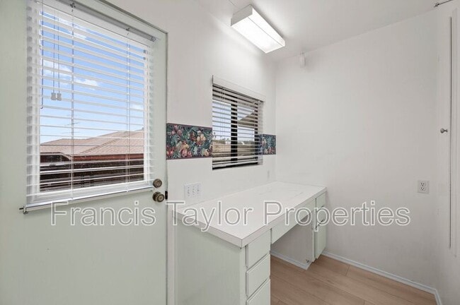 Building Photo - 2250 Vista Grande Dr