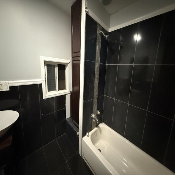 Building Photo - 5351 N Kimball Ave