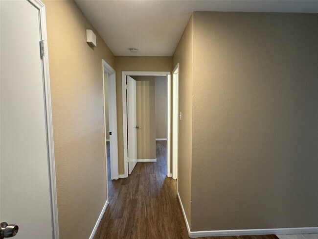 Building Photo - 6500 Harbor Town Dr