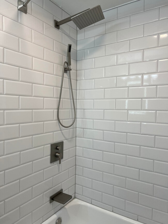 Building Photo - 1240 N Irvington Ave