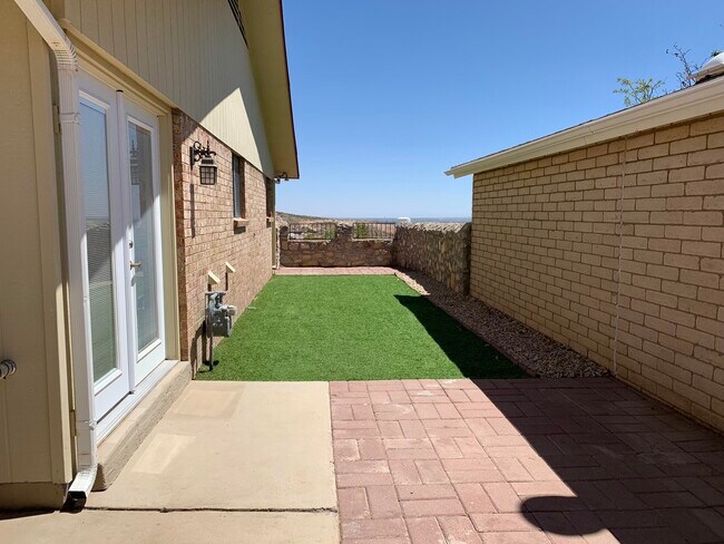 Building Photo - 6745 Ridge Top Dr