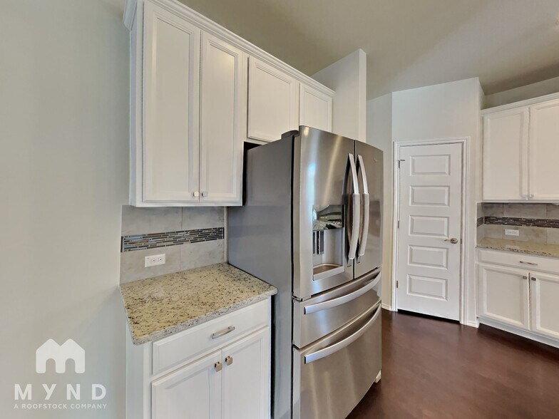 Building Photo - 14000 Osmarea Dr