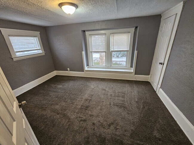 Building Photo - 17005 Grovewood Ave