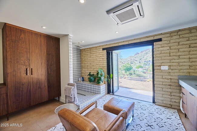 Building Photo - 4016 E Flynn Ln