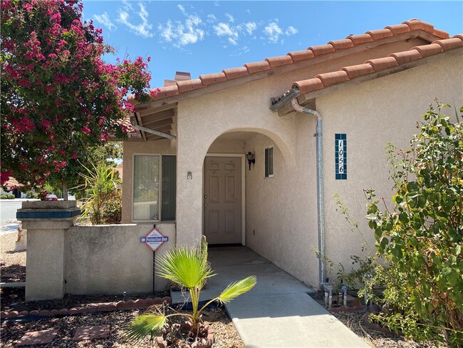 Building Photo - 1056 Sombra Way