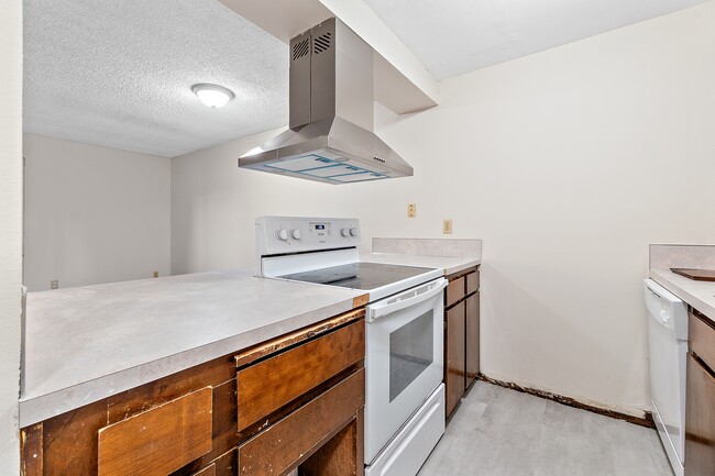 Building Photo - 325 N 29th Ave