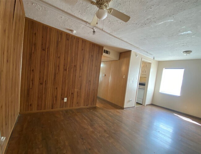 Primary Photo - 519 10th Ave N