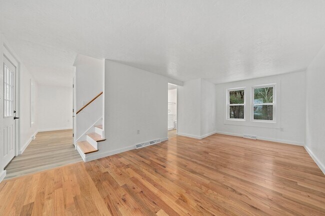 Building Photo - 4 Oaken Bucket Ln