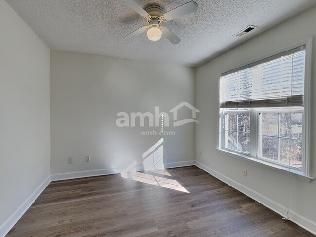 Building Photo - 5420 Springhouse Farm Rd