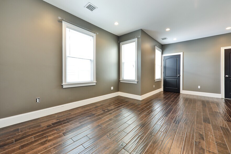 Building Photo - 9 Bellflower St