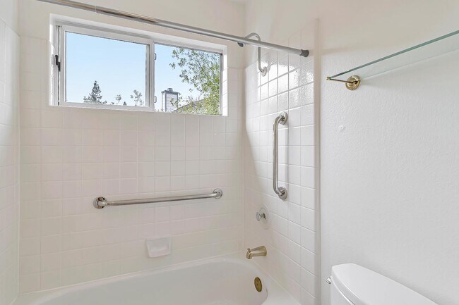 Building Photo - 302 Tadley Ct