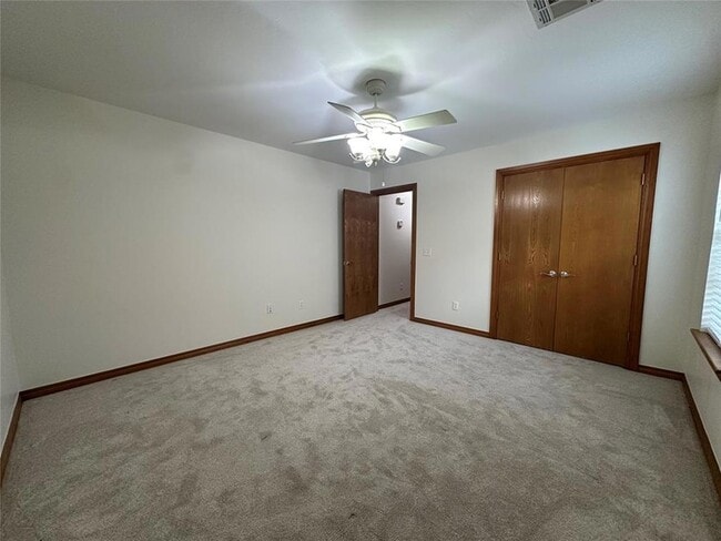 Building Photo - 15713 Traditions Blvd