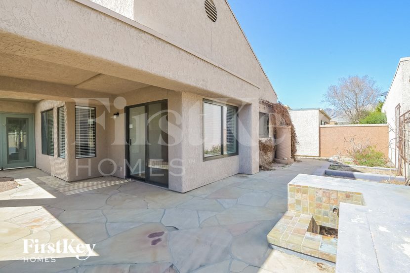 Building Photo - 3240 N Hill Farm Dr