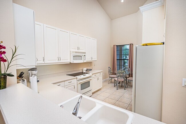 Building Photo - Furnished Townhouse in Plantation Bay
