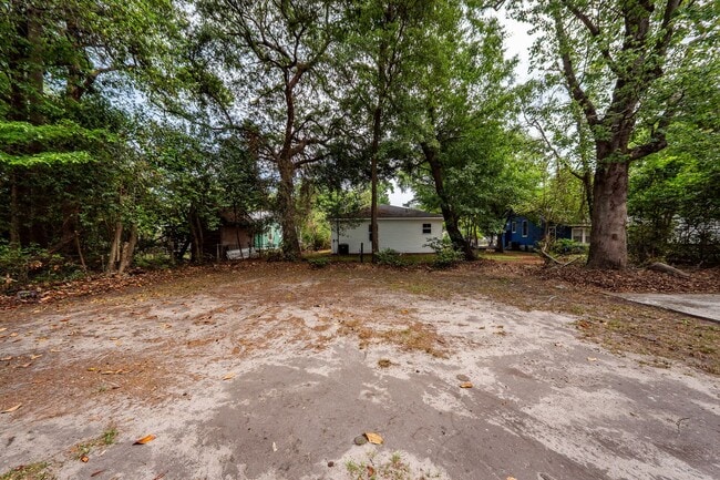 Building Photo - 3 Bedroom, 1 Bathroom Home in Dorchester Terrace - North Charleston