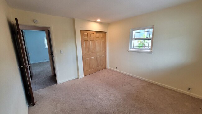 Building Photo - Spacious 5 Bedroom 3 Bath Duplex House w/ 2 car Garage and Gated Driveway in Mililani