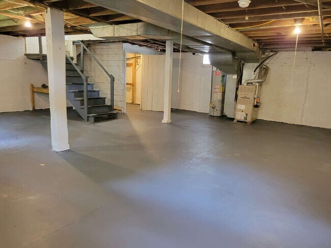 Building Photo - MODERN 3-BEDROOM HOME YOU DON’T WANT TO MISS!