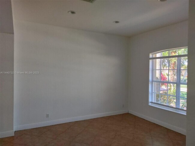 Building Photo - 8804 Via Tuscany Dr