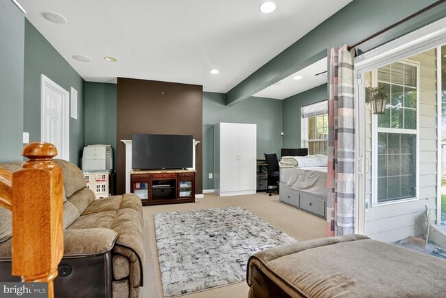 Building Photo - 558 Edmonton Terrace NE