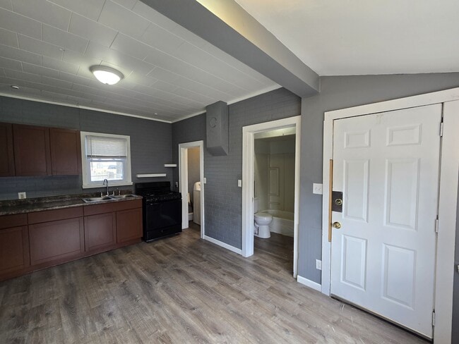 Building Photo - 1148 Columbia St