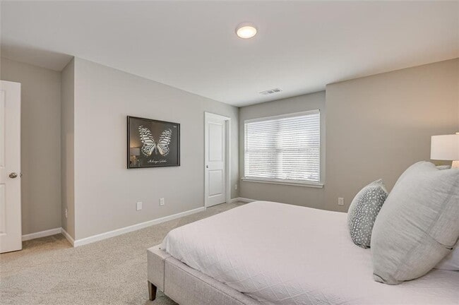 Building Photo - 105 Essence Dr