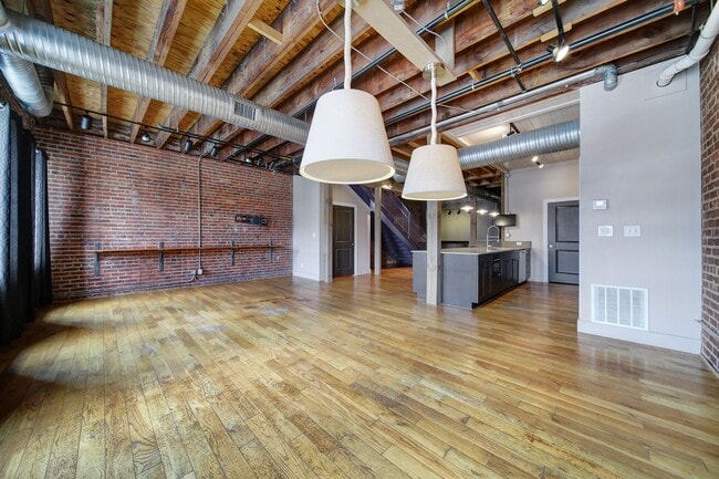 Building Photo - Uptown Gastonia Loft