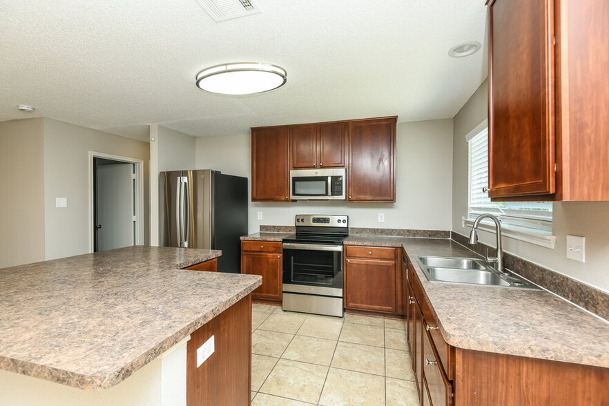 Building Photo - 516 Tweeter Dr