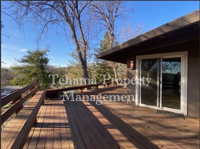 Building Photo - Beautiful 2 Bedroom/2 Bathroom Home with a Great Room, Fireplace and access to shared swimming pool