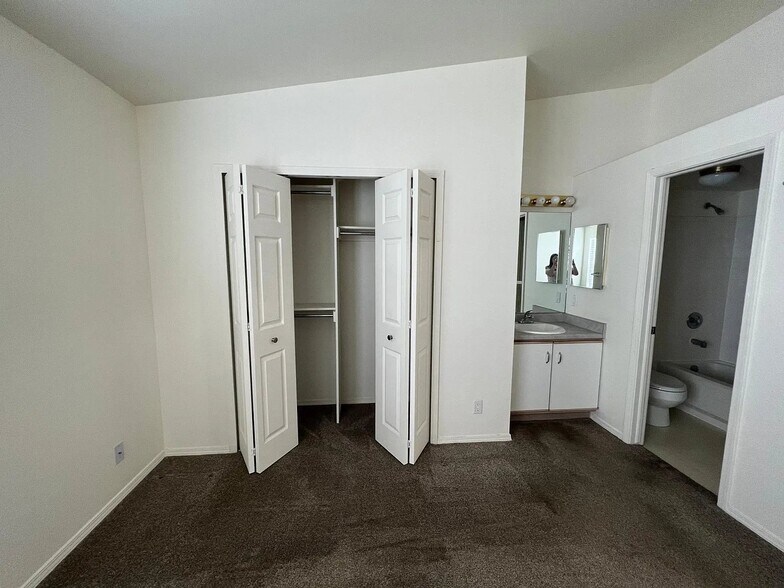 Building Photo - 6170 Colony Cir