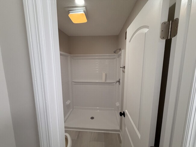 Building Photo - 527 Tibet Ave