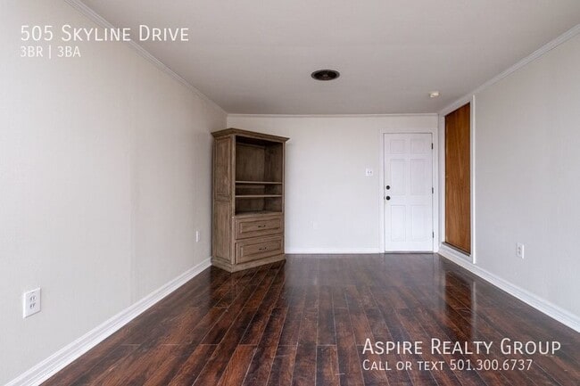 Building Photo - 505 Skyline Dr