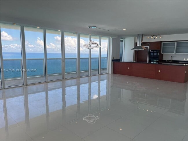 Building Photo - 1830 S Ocean Dr