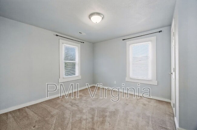 Building Photo - 1035 W 36th St