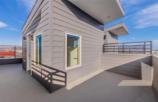 Building Photo - 1118 Galveston Ave