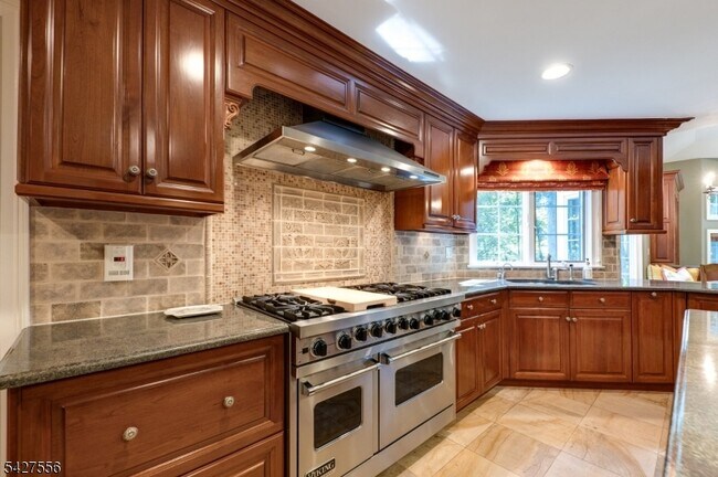 Building Photo - 7 Byron Rd