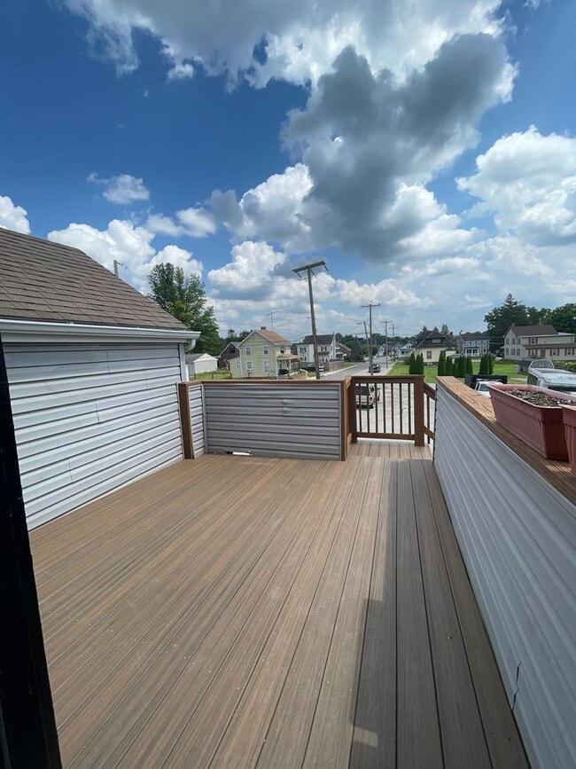 Building Photo - Newly RENOVATED 3 bedroom & 1 bathroom with deck Apartment in McSherrystown, PA - 3 miles from Ha...