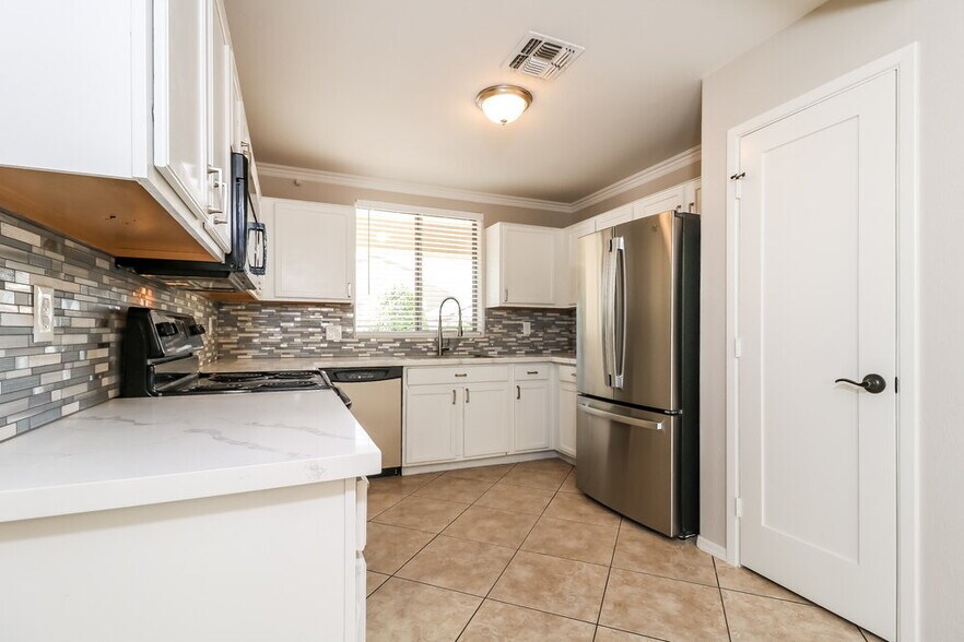 Building Photo - 3710 W Dunbar Dr