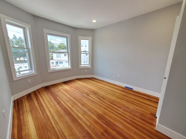 Building Photo - 31 Faywood Ave