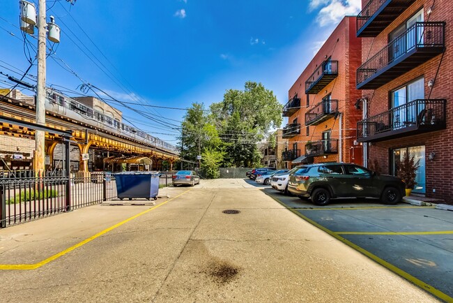 Building Photo - Available July 1st - 3 Bedroom in Wicker Park