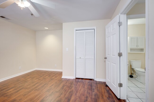 Building Photo - 1 Bedroom Apartment Downtown