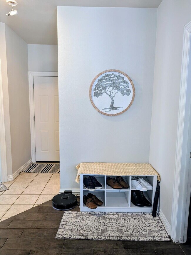 Building Photo - Exceptional Home in Arlington – Great Layout & Prime Location