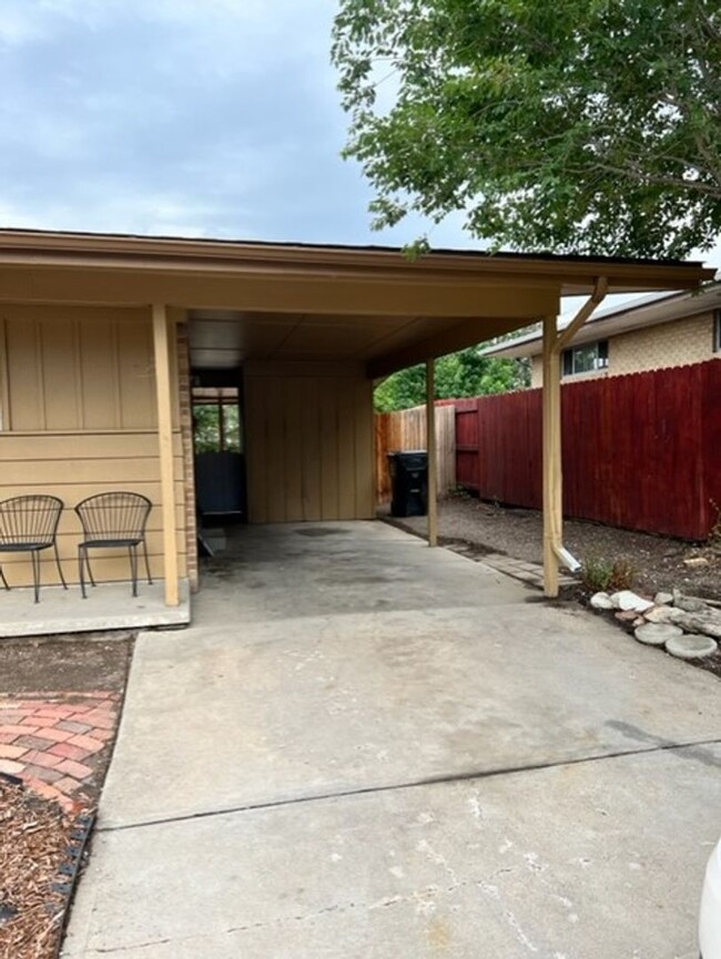 Building Photo - Cute 3 BR 1 bath home with large fenced ya...