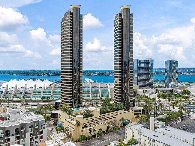 Primary Photo - 200 W Harbor Dr