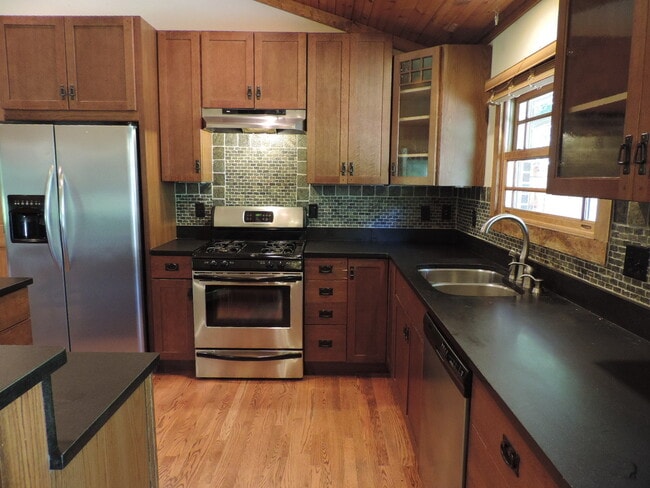 Building Photo - Beautiful Mission-Style Home! Lots of Yard for Play!