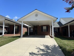Building Photo - Beautifully renovated 2 bedroom 2 bath uni...
