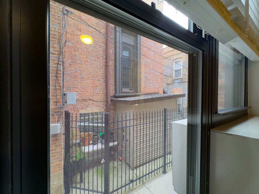 Building Photo - 459 W Belden Ave