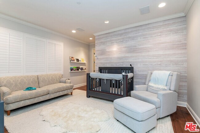Building Photo - 9329 Nightingale Dr